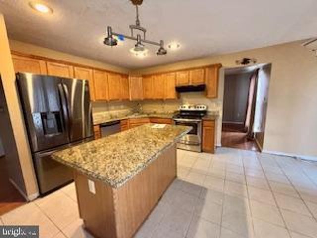 7506 CASTLE ROCK DR, Clinton, MD 20735