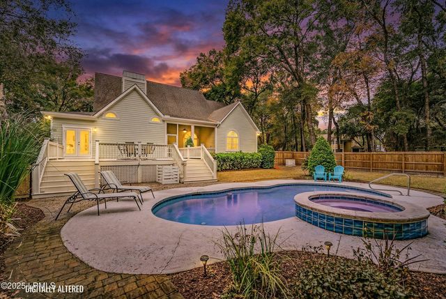 10 Walling Grove Road, Beaufort, SC 29907