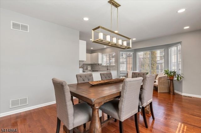 40 Primrose Ln, Long Hill Twp., NJ 07933