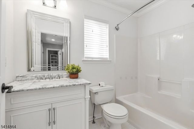 40 Primrose Ln, Long Hill Twp., NJ 07933