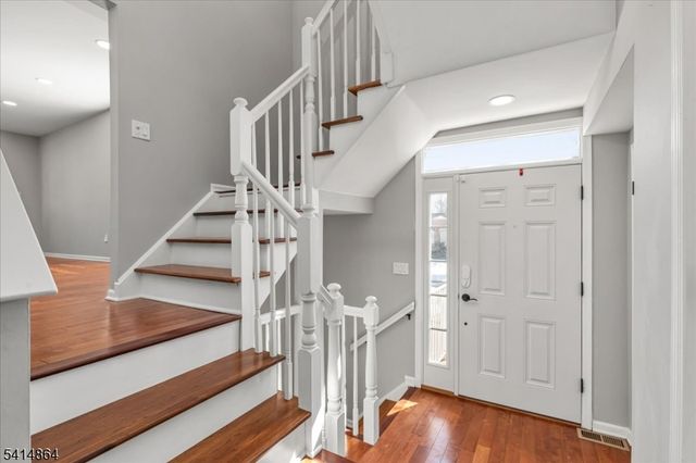 40 Primrose Ln, Long Hill Twp., NJ 07933