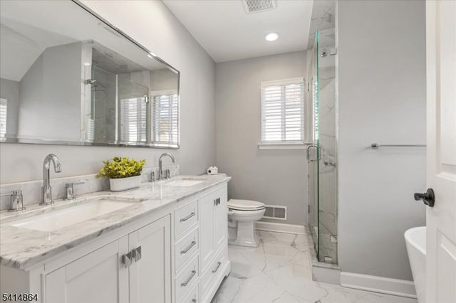 40 Primrose Ln, Long Hill Twp., NJ 07933