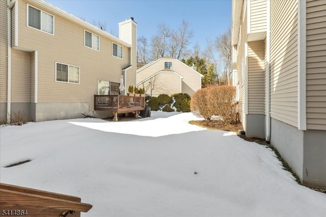 40 Primrose Ln, Long Hill Twp., NJ 07933