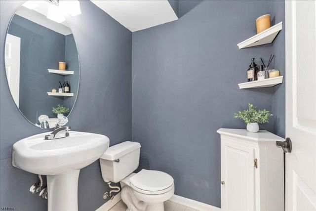 40 Primrose Ln, Long Hill Twp., NJ 07933