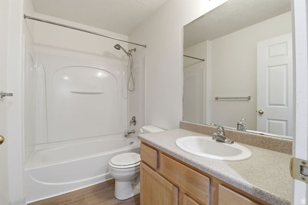 Image 14 of property listing at 2083 N MORNING STAR DR, Saratoga Springs, UT 84045