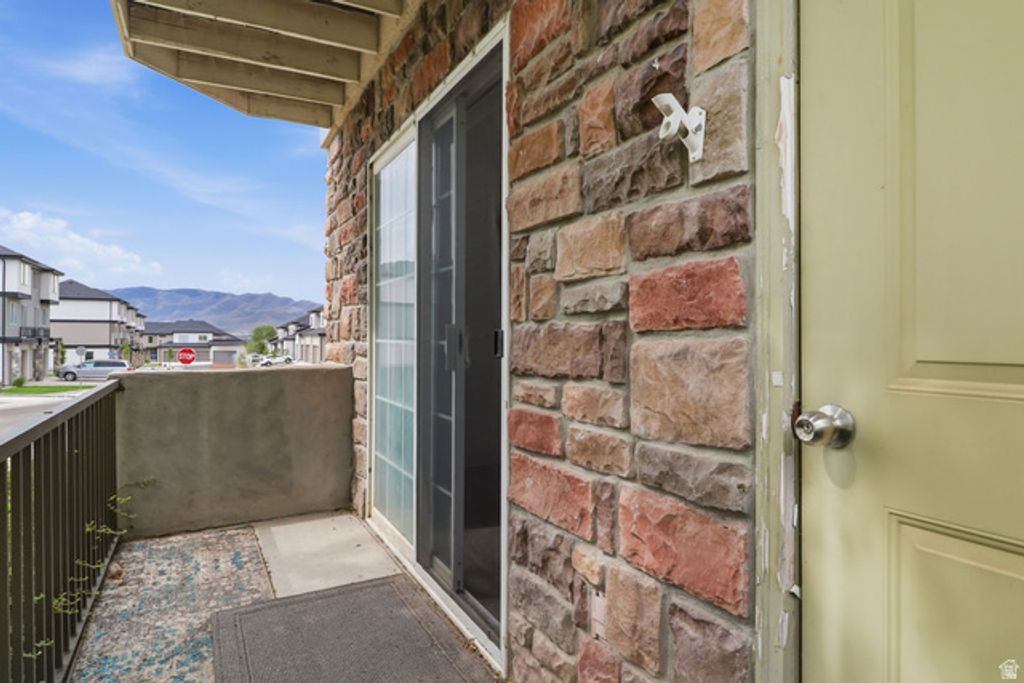 Image 23 of property listing at 2083 N MORNING STAR DR, Saratoga Springs, UT 84045