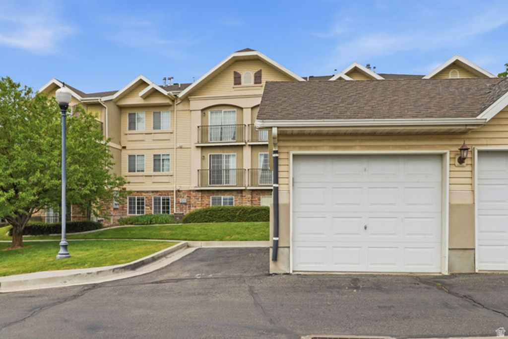 Image 25 of property listing at 2083 N MORNING STAR DR, Saratoga Springs, UT 84045