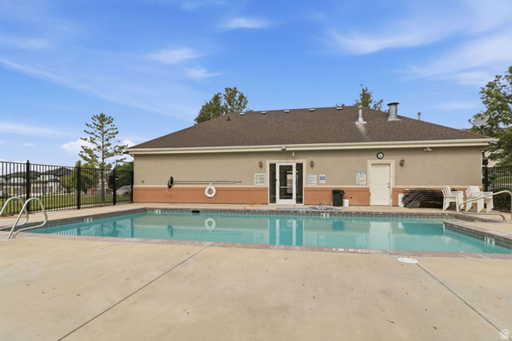 Image 26 of property listing at 2083 N MORNING STAR DR, Saratoga Springs, UT 84045