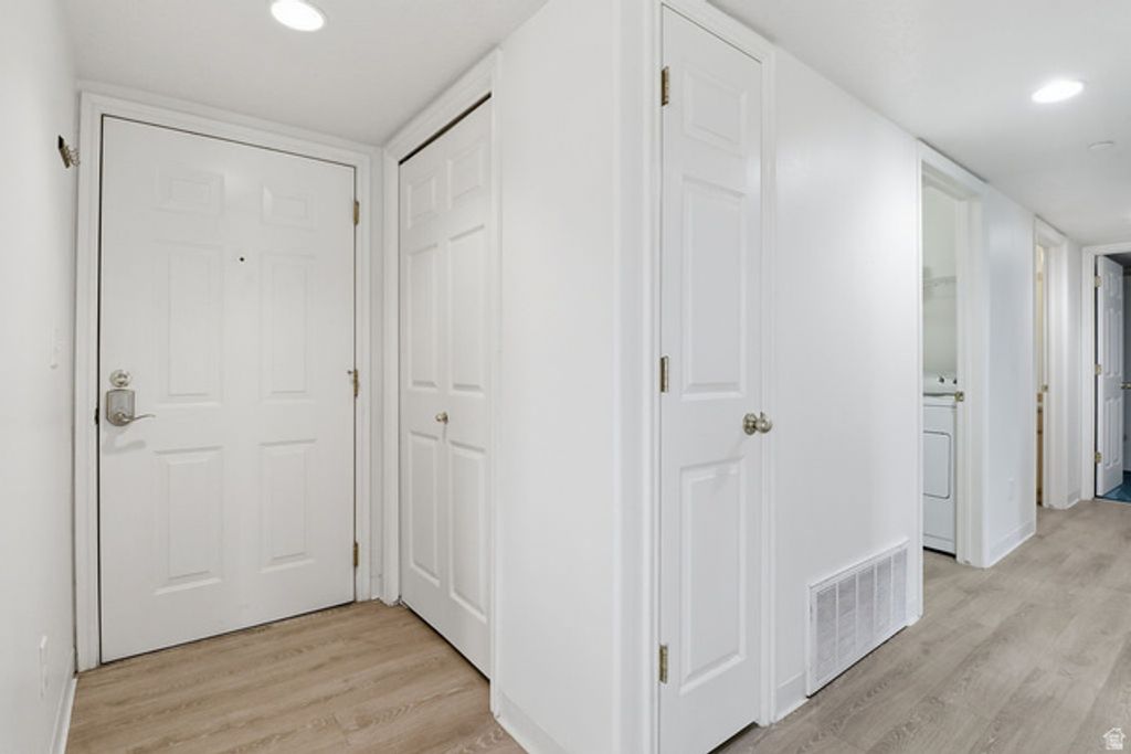 Image 6 of property listing at 2083 N MORNING STAR DR, Saratoga Springs, UT 84045