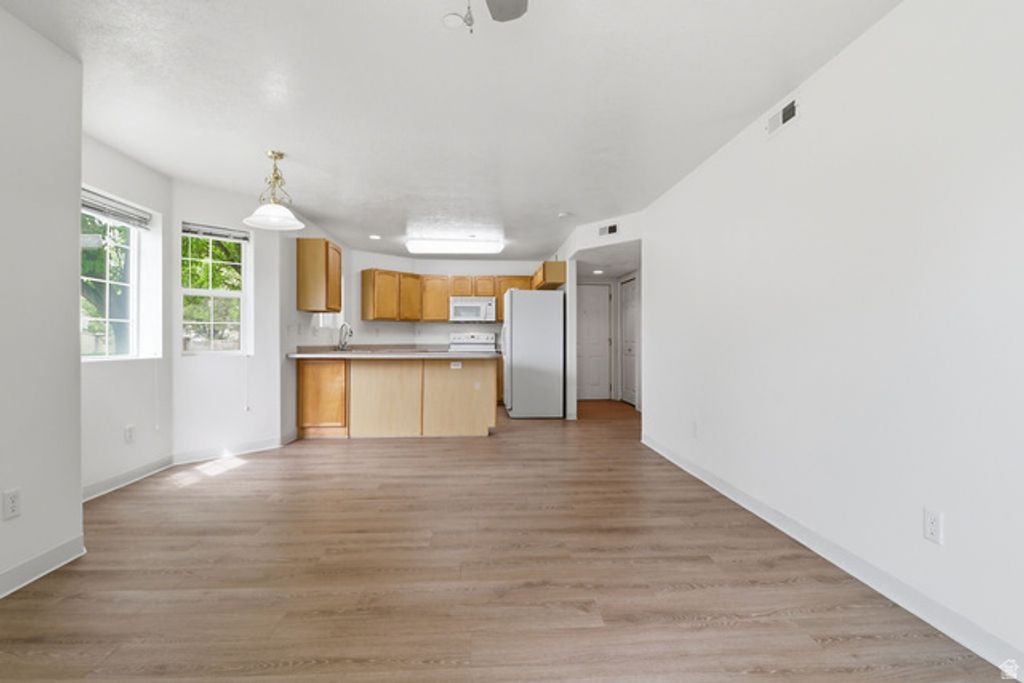 Image 7 of property listing at 2083 N MORNING STAR DR, Saratoga Springs, UT 84045