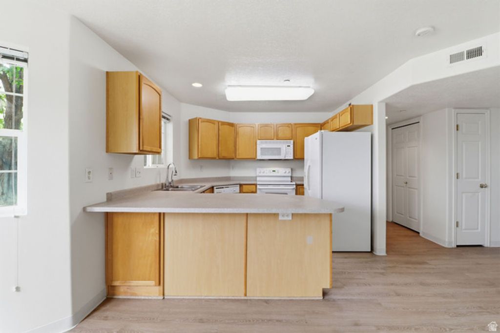 Image 8 of property listing at 2083 N MORNING STAR DR, Saratoga Springs, UT 84045
