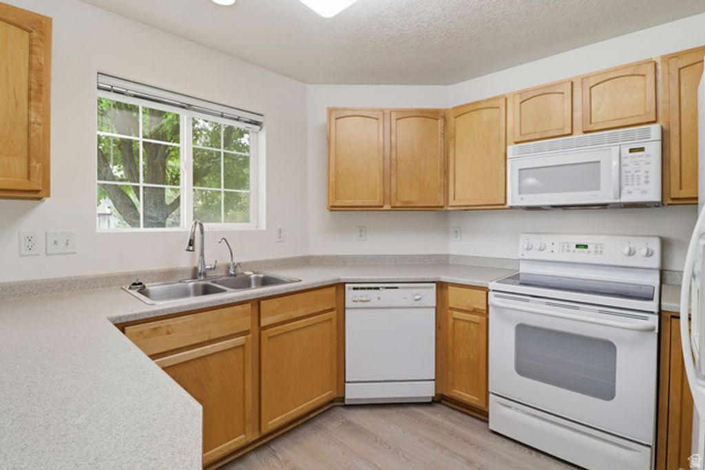 Image 10 of property listing at 2083 N MORNING STAR DR, Saratoga Springs, UT 84045