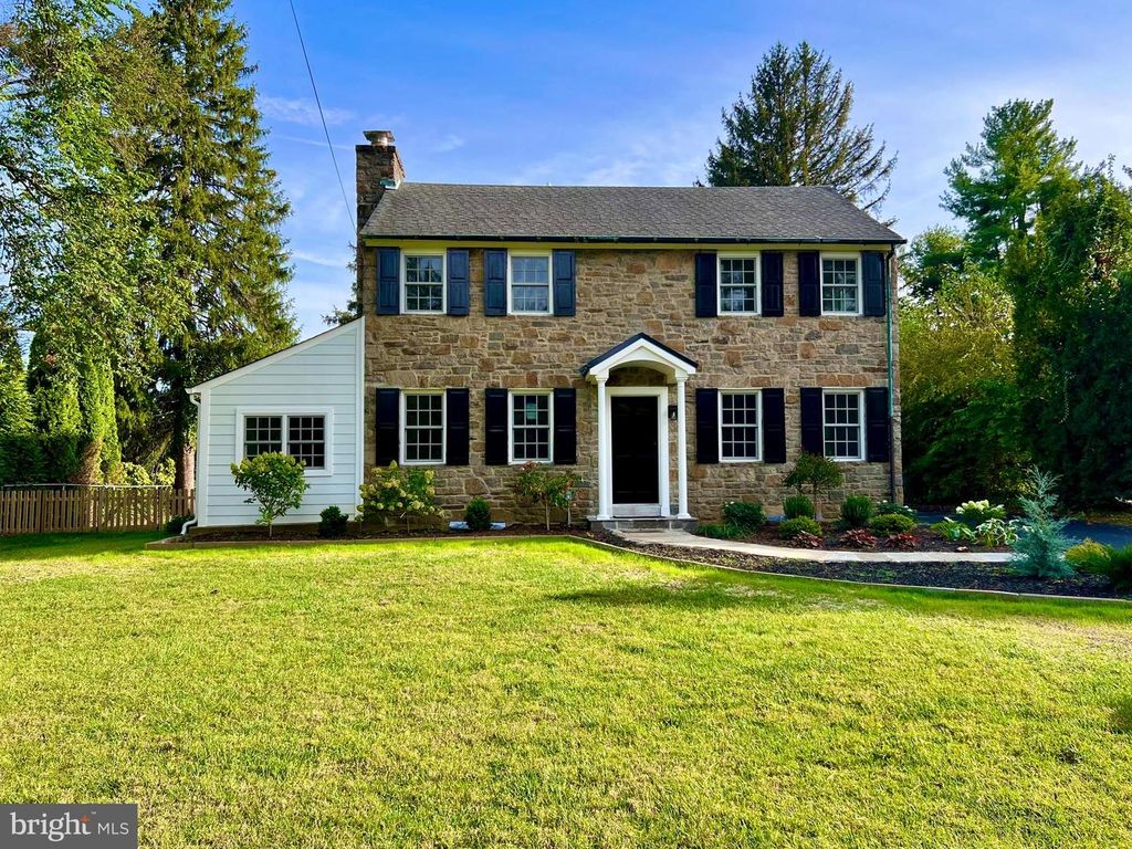 621 BRAEBURN LN, Penn Valley, PA 19072