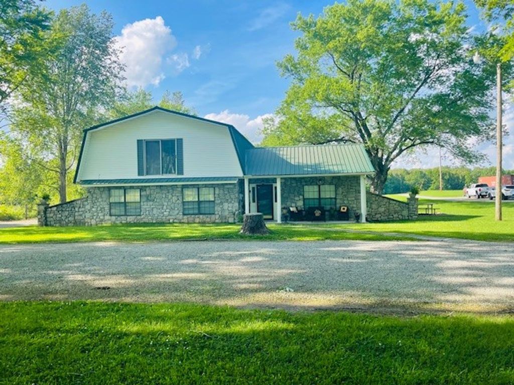 1716 Stroudsville Road, Cedar Hill, TN 37032