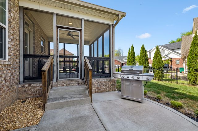700 Keeton Ct, Old Hickory, TN 37138