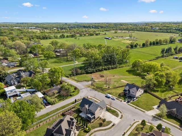 700 Keeton Ct, Old Hickory, TN 37138