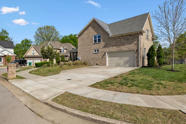 700 Keeton Ct, Old Hickory, TN 37138