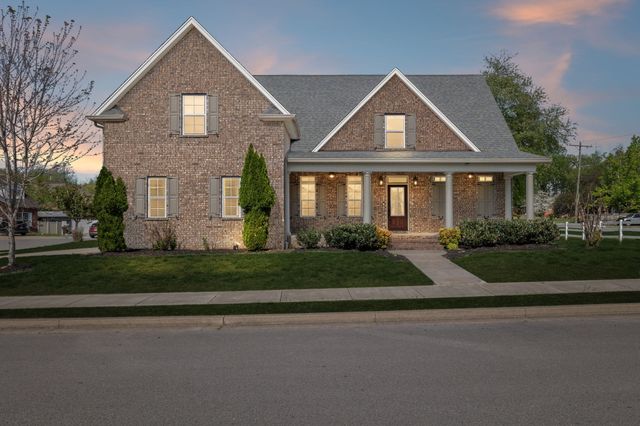 700 Keeton Ct, Old Hickory, TN 37138