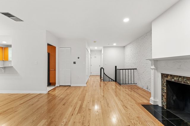103 Gainsborough 102, Boston, MA 02115
