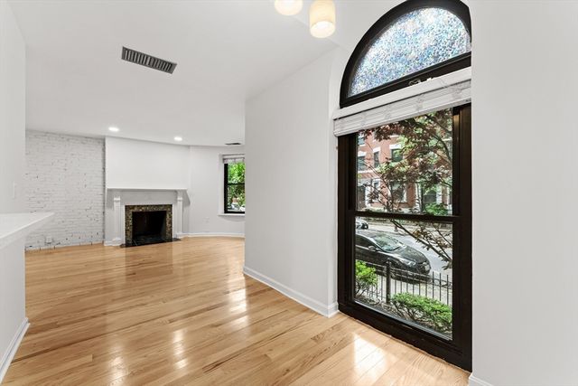 103 Gainsborough 102, Boston, MA 02115
