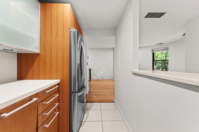 103 Gainsborough 102, Boston, MA 02115