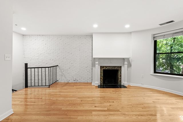 103 Gainsborough 102, Boston, MA 02115