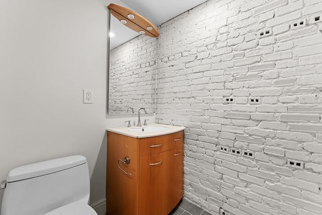 103 Gainsborough 102, Boston, MA 02115