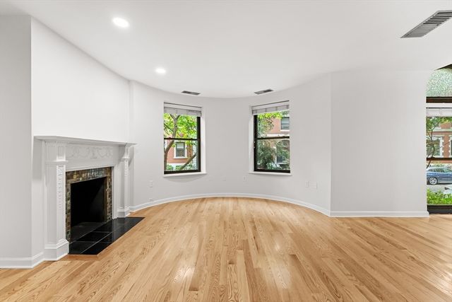 103 Gainsborough 102, Boston, MA 02115