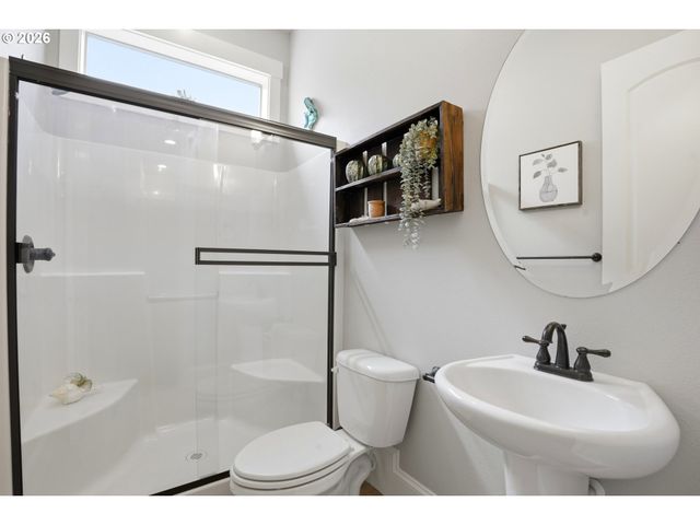 752 W T St, Washougal, WA 98671