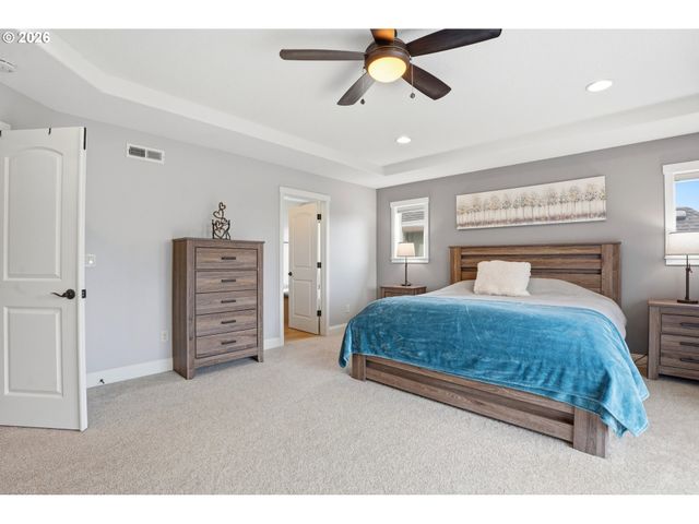 752 W T St, Washougal, WA 98671