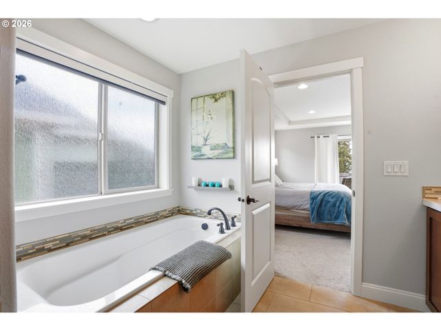 752 W T St, Washougal, WA 98671