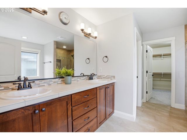 752 W T St, Washougal, WA 98671