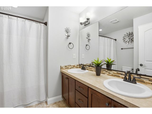 752 W T St, Washougal, WA 98671