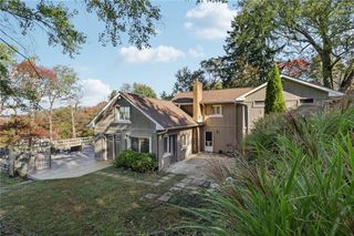 1012 Magnolia Dr, Jeannette, PA 15644