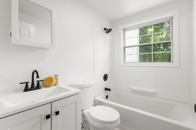 845 Washington St, Easton, MA 02375