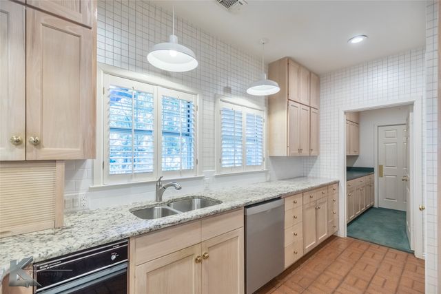 12 Lytle Place Drive, Abilene, TX 79602