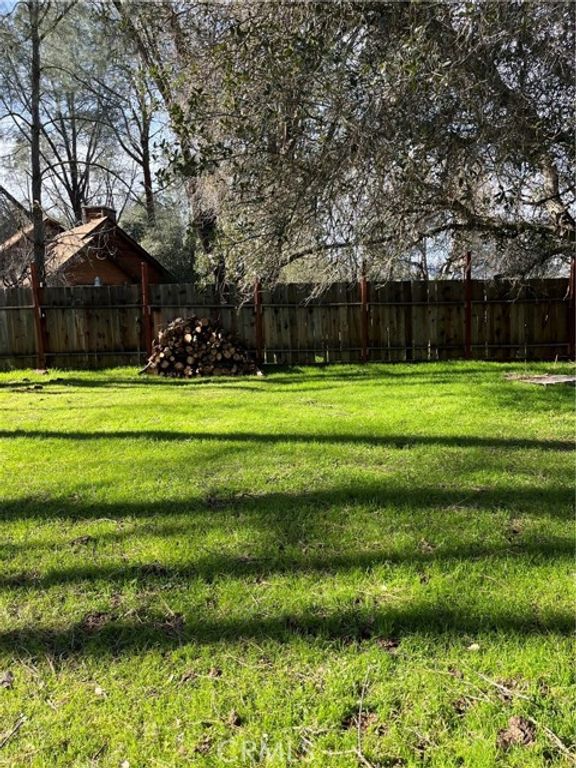 16730 Comanche Trl, Clearlake Oaks, CA 95423