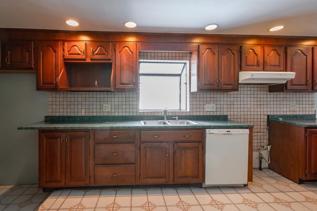 190 Knollwood Avenue, Nashua, NH 03060