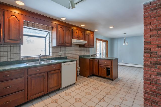 190 Knollwood Avenue, Nashua, NH 03060