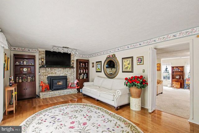 15437 SILVAN GLEN DR, Dumfries, VA 22025
