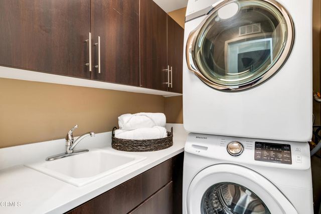 2504 N Via Artis, Los Angeles, CA 90039