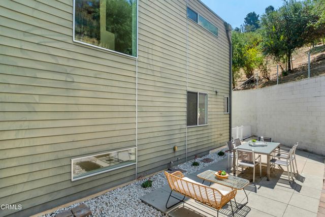 2504 N Via Artis, Los Angeles, CA 90039