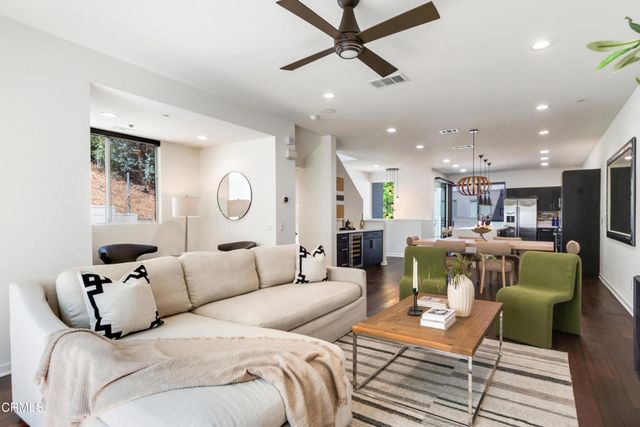 2504 N Via Artis, Los Angeles, CA 90039