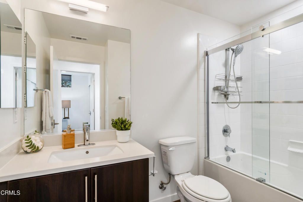 Image 11 of property listing at 2504 N Via Artis, Los Angeles, CA 90039