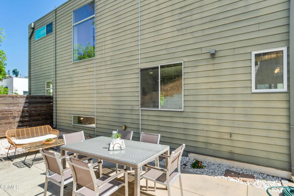 Image 15 of property listing at 2504 N Via Artis, Los Angeles, CA 90039