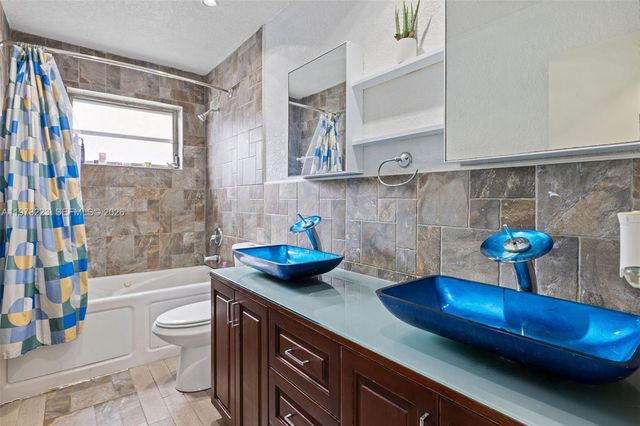 2210 NW 47th Ave, Lauderhill, FL 33313