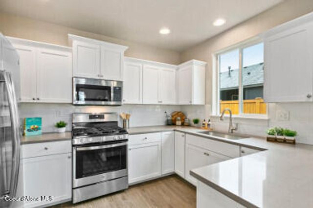 12723 N GENESIS BLVD, Hayden, ID 83835