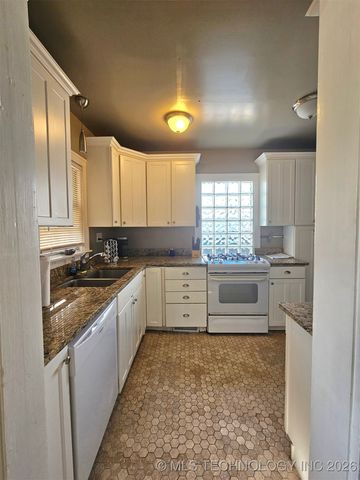 1544 S Indianapolis Avenue, Tulsa, OK 74112