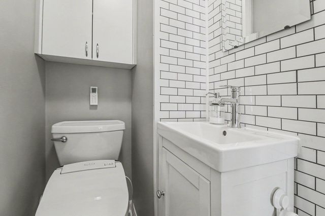 419 Royal Avenue, Royal Oak City, MI 48073