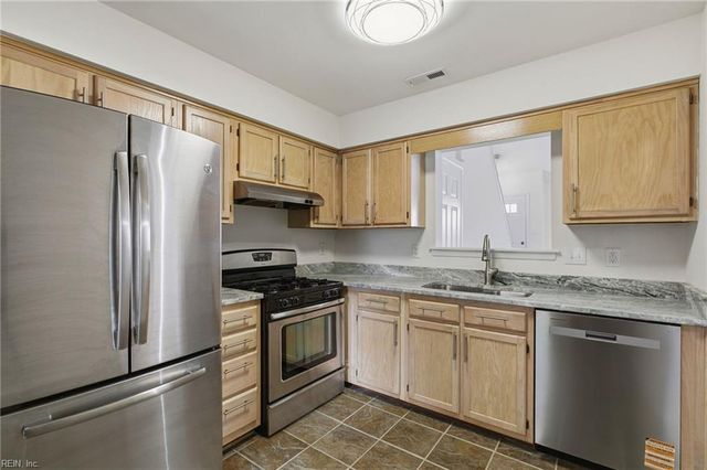 9 Madrone PL, Hampton, VA 23666